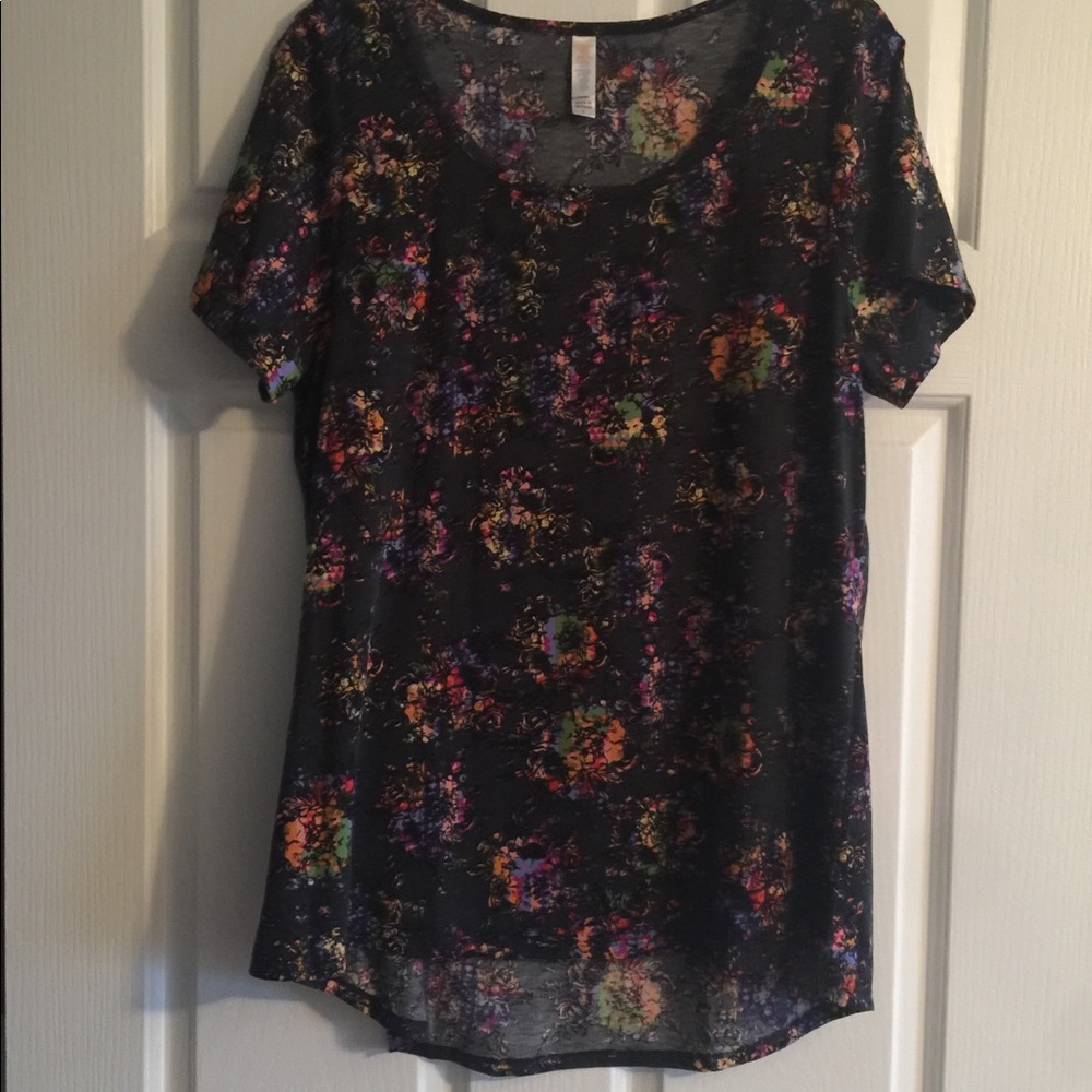 NWOT LuLaRoe Large Classic T
